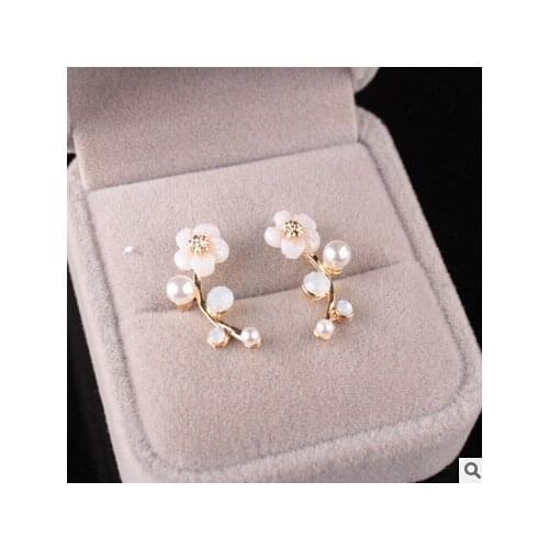 New Elegant Peach Blossom Pearl Ear Studs Fashion Charm Lady Gold Silver Color Earrings Trend Temperament Lady Cocktail Jewelry