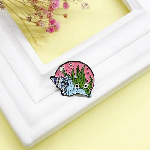 Fashion Creative Cartoon Eyed Conch Dripping Oil Brooch Happy Conch Spouting Bubbles In The Sea All-match Badge Clothing Badge