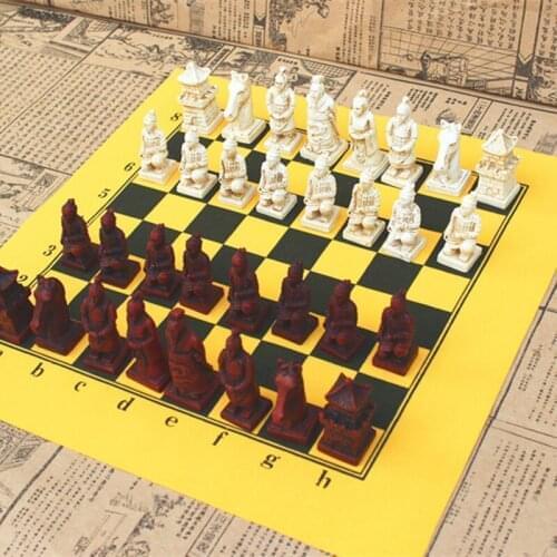 Antique Chess Set Leather Chessboard Exquisite Resin Simulation Chess Pieces Character Modeling Table Games Chess