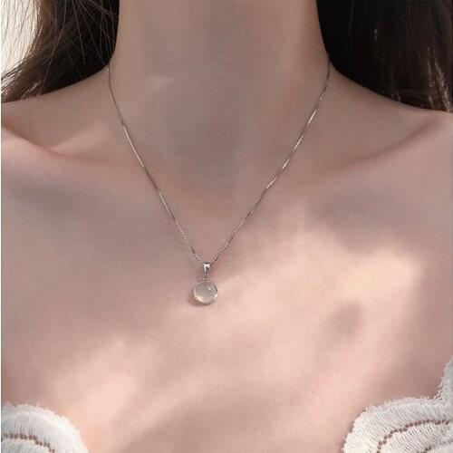 White Chalcedony Round Pendant Necklace Female Design Clavicle Chain Iight luxury Temperament Internet Celebrity Necklace