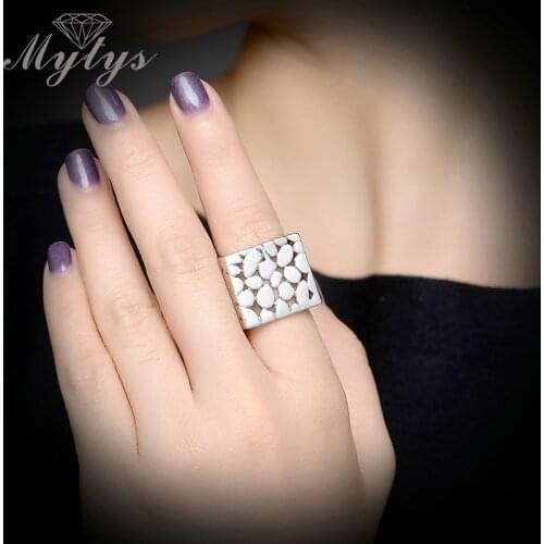 Mytys Hollow Drop of Water Pattern Square Rings For Lady Trendy Fashion Party Finger Ring Jewelry R1141