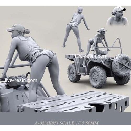 1/35 Resin Kits Modern Terrain Vehicle Beauty Driving Resin Soldier (50mm) Self-assembled A-023