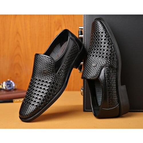 New leather Mens Sandals Summer Leather Sandals Mens Holes Breathable Hollow New Years Father Shoes Business Mens Shoes