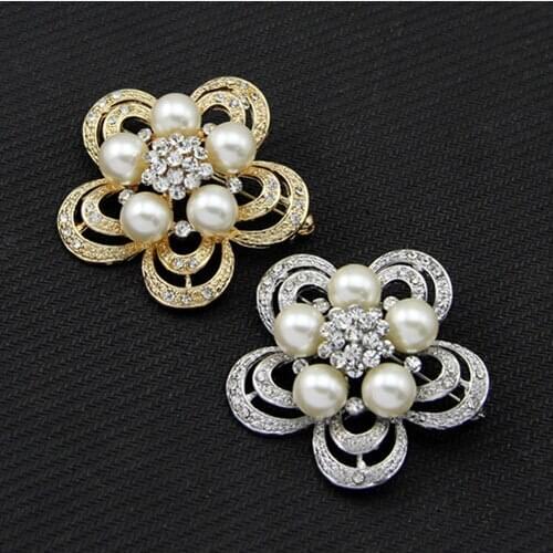 New Arrival Flower Shaped Ivory Pearl And Crystals Elegant Wedding Dress Brooch Women Party Jewelry
