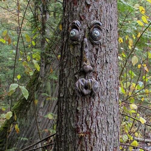 Old Man Tree Hugger, Bark Ghost Face Facial Features Decoration Tree Face Decor for Outdoor Funny Yard Art Garden Decorations