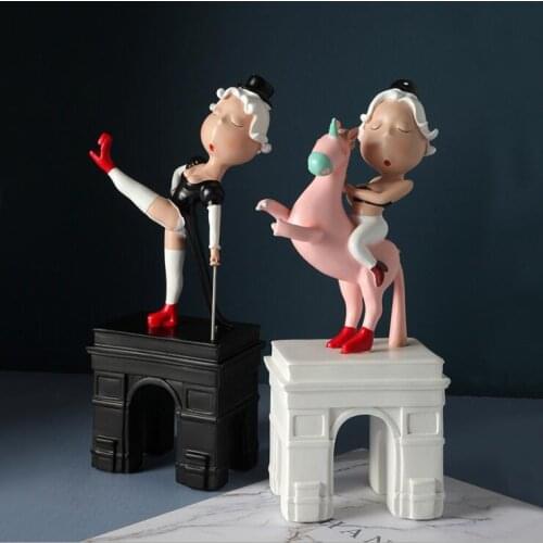 Nordic Creative Cute Character Couple Resin Statue Accessories Coffee Table Sculpture Decoration Home Livingroom Ornament Crafts