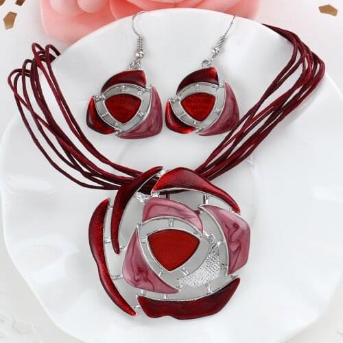 Vintage Colorful Enamel Hollow Round Leather Pendant Necklace Drop Earring Bridal Wedding Jewelry Sets for Womens Necklace sets