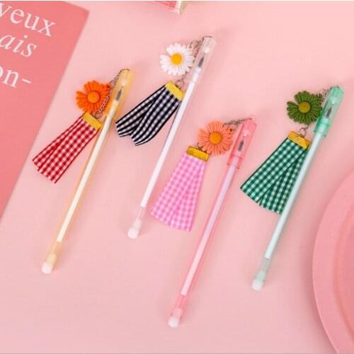 4pcs 0.5mm Black ink Cute Little Daisy Pendant Creative Gel Ink Pen Smooth Writing Kawaii School Supplies Stationery Gel Pens