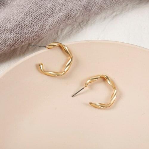 Gold Open Twisted Hoop Earrings for Women Geometric Circle Hoops Minimalist Metal Small Earrings Wholesale