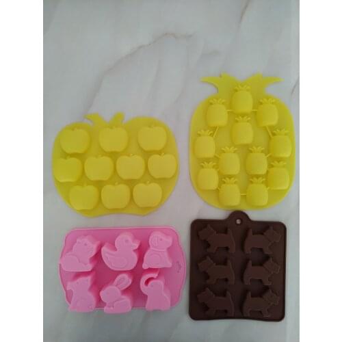 Spot wholesale 12 even pineapple silicone chocolate mold footprints animal ice mold