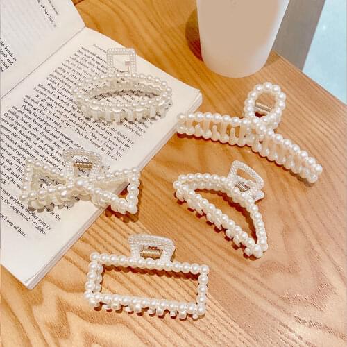 New Small Pearls Acrylic Hair Claw Clips Geometric Makeup Hair Styling Barrette Women Hair Accessories Hollow Out Hair Clip