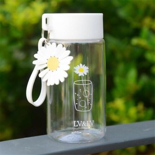 500ml Small Daisy Plastic Water Bottles Transparent Water Bottle Creative Frosted Water Bottle with Portable Rope Travel Tea Cup