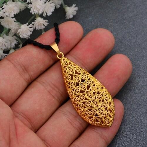 WANDO Ethnic Retro openwork pattern Gold Initial Necklaces Unisex Charm Luster Gold Medal Capital Necklace Pendant For Women Men