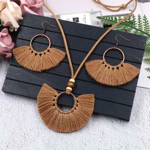 Vintage Bohemia Cotton Tassel Pendant Necklace Bronze Color Geometric Circle Hollow Pendant Necklace Suit for Woman Jewelry