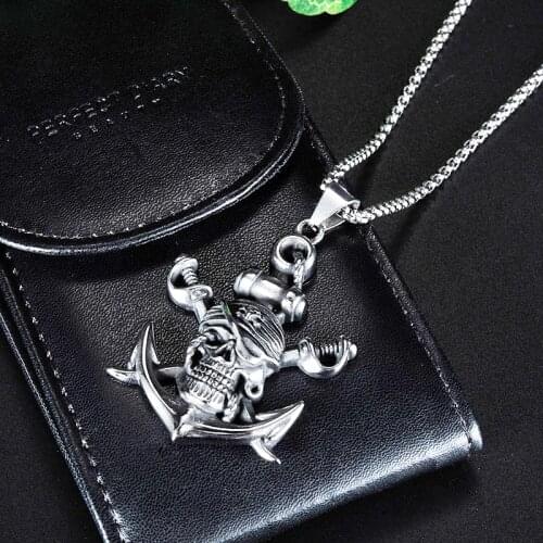 Vintage Japanese Double Swords Pirate Skull Pendant Necklace for Men Hip-Hop Pirate Boat Flag Logo Pendant Neck Chain Jewelry