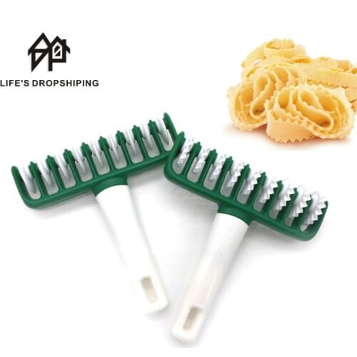 1Pcs Multi function Noodles Cutter Kitchen Tool Roller Dockers Dough Cutter Plastic Noodle Knife Pasta Instant Noodles Maker