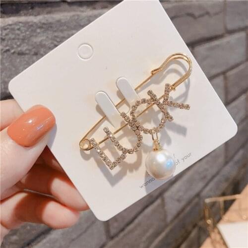 Korean Fashion Brooches for Women Letter LUCK Lucky Pin Buckle Badge Corsage Scarf Buckle Brooch Jewelry Luxury Pearl Pendant