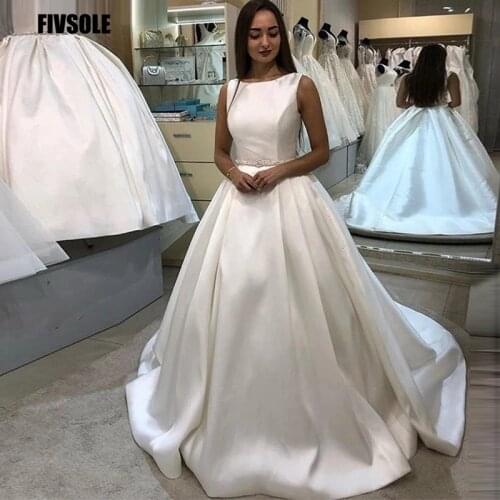 Fivsole Scoop Sleeveless A-Line Satin Wedding Dress 2021 Covered Button Appliques Back Robe De Mariee Sash Crystals Bridal Gowns