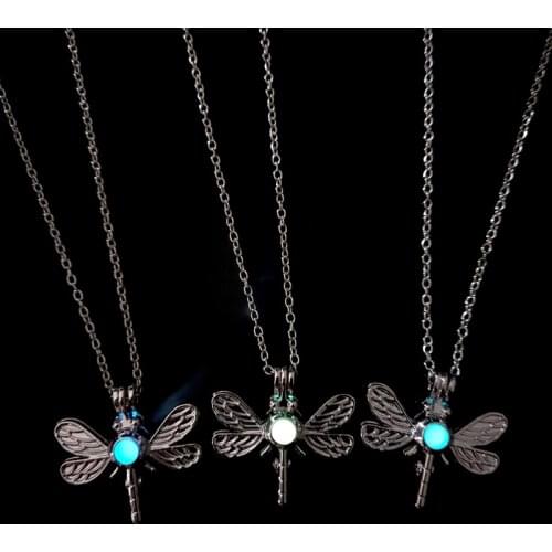 Charm Glowing Butterfly Pendant Necklace Luminous Jewelry Choker 3 Colors Christmas Gift For Women Necklace Fashion Dropshipping