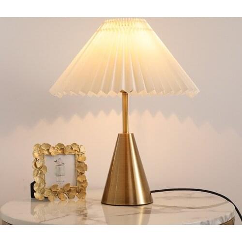 Elves Nordic cream ins pleated restoring ancient ways is the head of a bed, a desk a sitting room bedroom art desk lamp