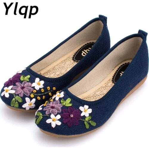 Beautiful Spring and Summer Shoes Cloth Shoes Folk Style Mother Shoes Women flats shoes