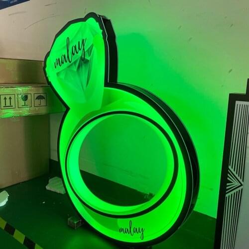 2021 New arrival ring presenter acrylic display message glorifier