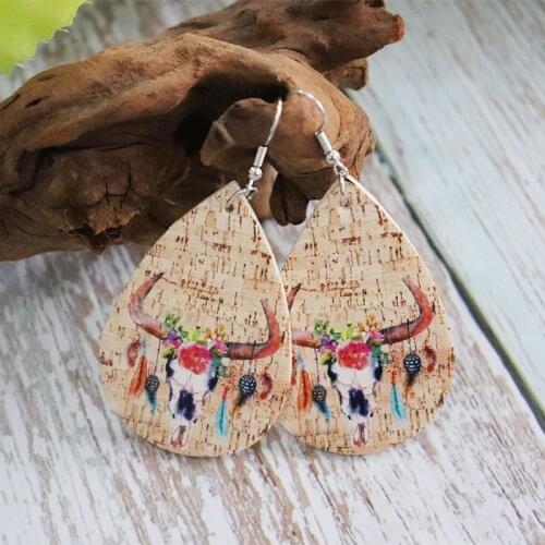 Wholesale New Retro Double-sided Printing Bull Head Leather Earrings Personality Feather Wind Chimes Pu Earrings Women Wholesale