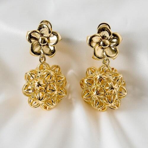 Hollow Out High Quality Exquisite Style Golden Color Flower Shaped Cooper Earrings For Women 2021 New Arrival