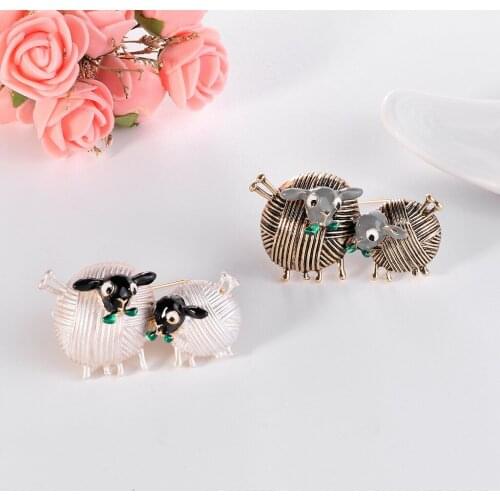Cute Eating Grass Couple Sheep Brooches Enamel 4-color Animal Party Casual Brooch Pins Gifts