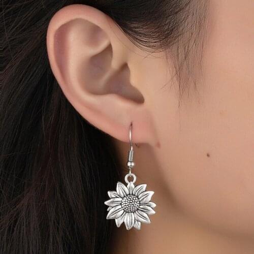 Vintage Ladies Fashion Silver Sun Flower Earrings Sunflower Daisy Earrings for Womens Party Jewelry Anniversary Gifts