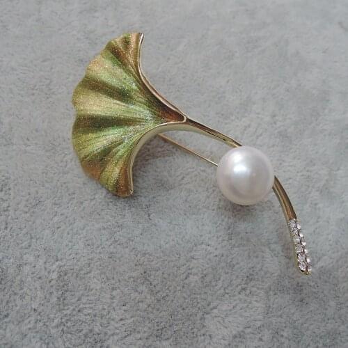 High quality 100% nature freshwater pearl brooch -very fashion leaf brooch