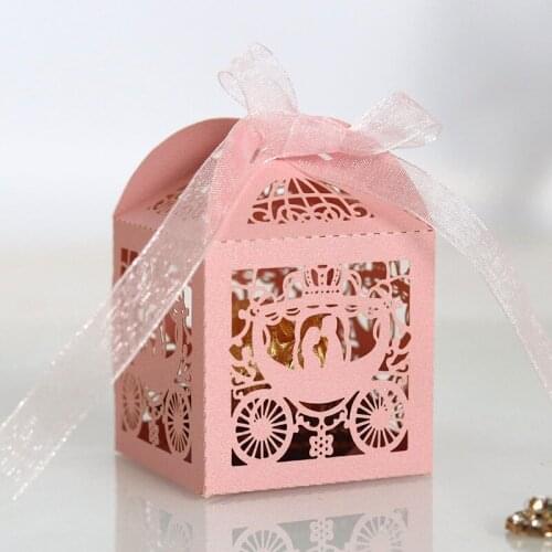 100pcs Laser Cut Wedding Car Lover Candy Boxes Favor Gift Boxes Bag With Ribbon Valentines Day Wedding Party Favor Decioration