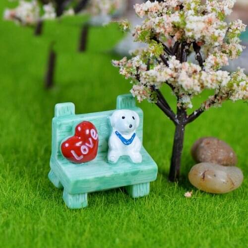 1PC Mini Cute Dog Sit Sofa Heart Resin Craft Figurines Miniatures Garden Gnome Decor Bonsai Terrarium Supplies Miniature Garden