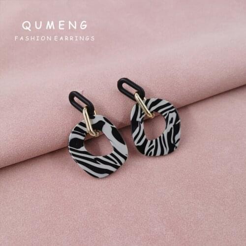 2021 New Best Selling Fashion Classic Personality Ins Wind Acrylic Geometry Zebra Stripe Chain Pendant Earrings Girl Party Gift