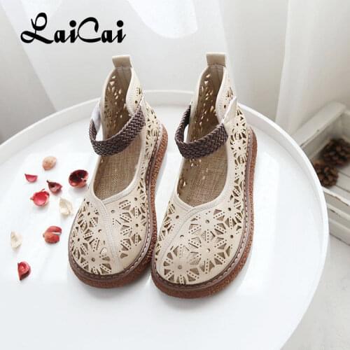 2021 Spring and Summer New Retro Ethnic Style Hollow Hole Lady Sandal Ankle Boot with Buckle Closed Toe Platform Womens Sandals