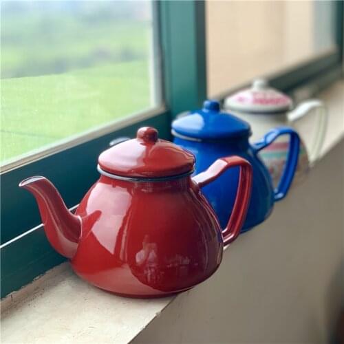 A kettle. Enamel kettle. Enamel teapot. 1.0L thickened enamel kettle. European style