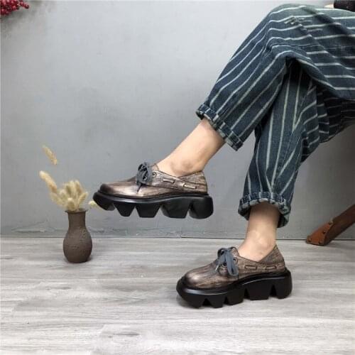 Women leather airtight shoe girl casual leather ms single large base shoe comfortable retro shoes can be a large number of order