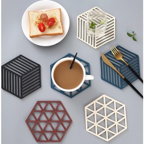 2022 New Hot PVC Hollow Insulation Coaster Pads Table Bowl Mats Anti-skid Cup Pads Home Christmas Decor Heat Resistant Placemat