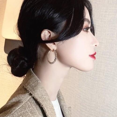U-Magical Minimalist Gold Color C Shape Semicircle Hoop Earrings for Women Fashion Metallic Semicircle Earrings Jewellery