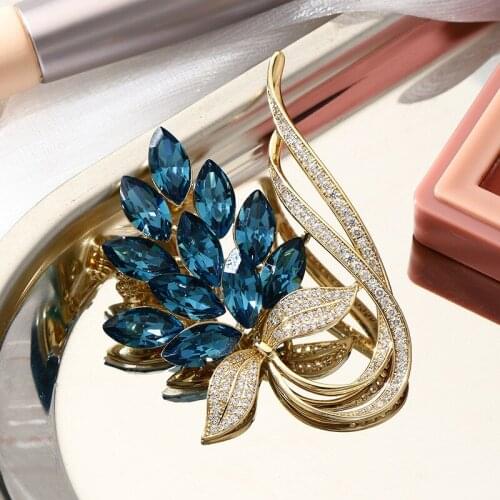 New Korean Brooches for Women Austrian Crystal Brooch High-end Fashion Clothing Accessories Pin Wholesale