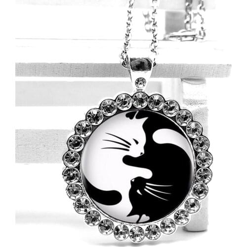 2020 New Fashion Yin and Yang Tai Chi Cat Crystal Pendant Glass Convex Round Necklace Men and Women Necklace Birthday Gift