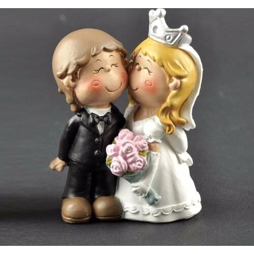 Free shipping Cute Bride and Groom Figurine Wedding Cake Topper Figurines