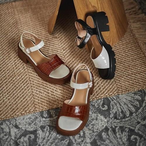 Platform Shoes Women Genuine Cow Leather Sandals For Women Shoes 2021 Summer Open-Toed Mid-Heel Patent Leather Sandals