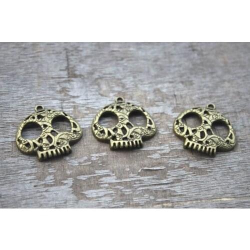 10PCS - Silver tone Skull Heads Pendants/Charms, Skull Face Charm Pendant 27x27mm