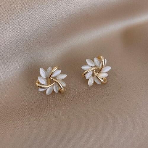 Elegant Exquisite Opal Petal Circle Flower Stud Earrings for Woman Vintage Classic Jewelry Party Girls Unusual Earrings