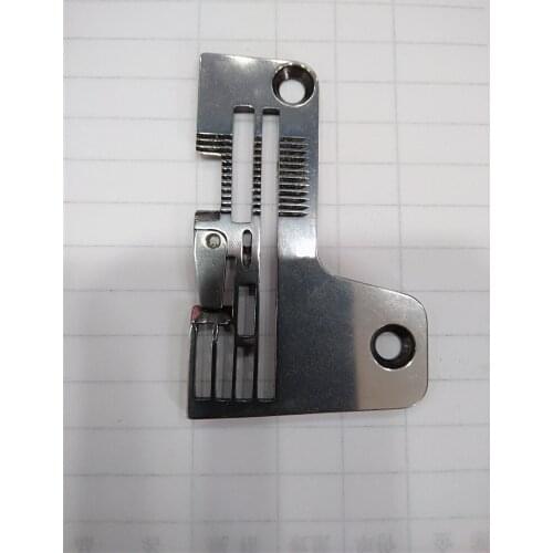 Industrial Sewing Machine Spare Parts Needle Plate 204367 For L32 With Adjustable Tongue