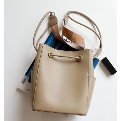 OUSSON 2021 New Design Leather Ladies Fashion Bucket Bag Exquisite Crossbody Bag Leisure One Shoulder Drawstring Bag