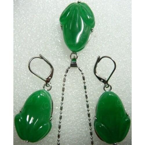 Ladys beautiful carved green purple Natural Stone frog beads pendant earring set
