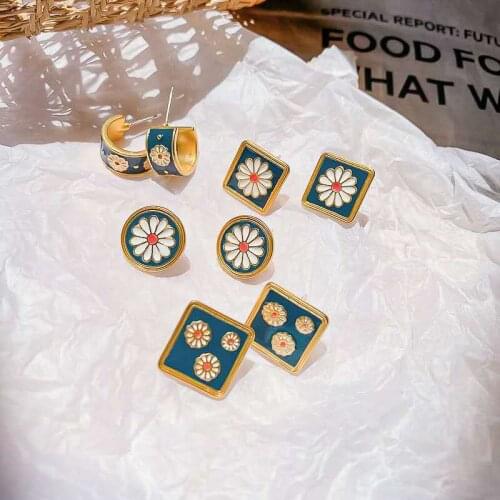 925 silver needle high-end daisy earrings ladies temperament French retro enamel earrings net red niche all-match earrings ピアス