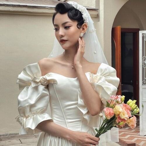 TOPQUEEN VS323 Wedding Decorations for Bride Oriental Veil for Brides Ivory Lace Veil Ribbon Flower Applique Sweet Fresh Styel
